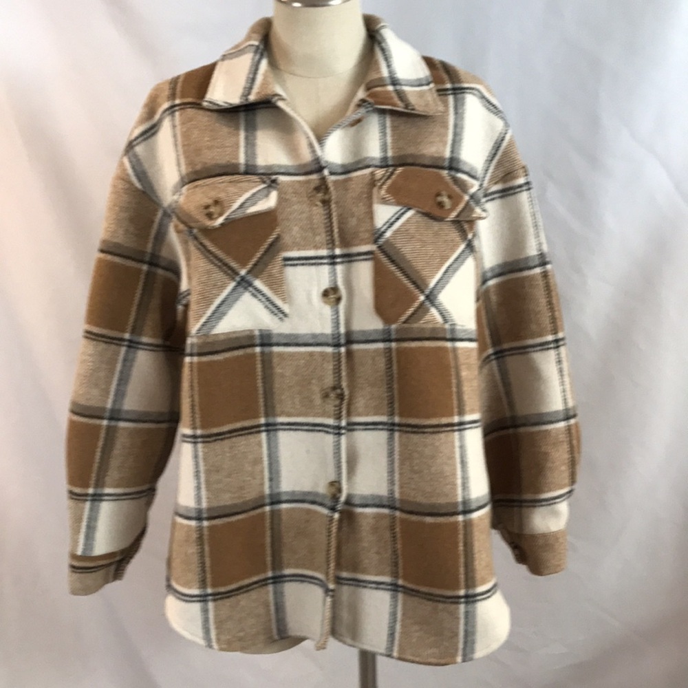 Tan white & black plaid button up fleece work barn shacket Sz L or M oversized - Picture 8 of 11